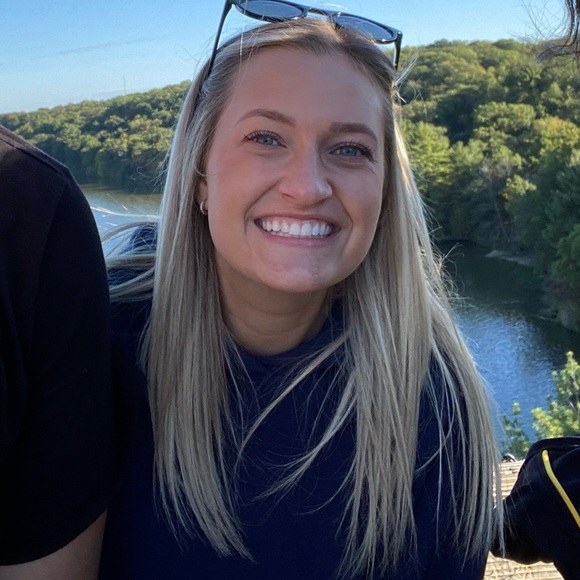 Hi! I’m your Posher, Dana! - Picture 3 of 4